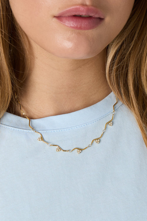Necklace with zigzag pattern and stones